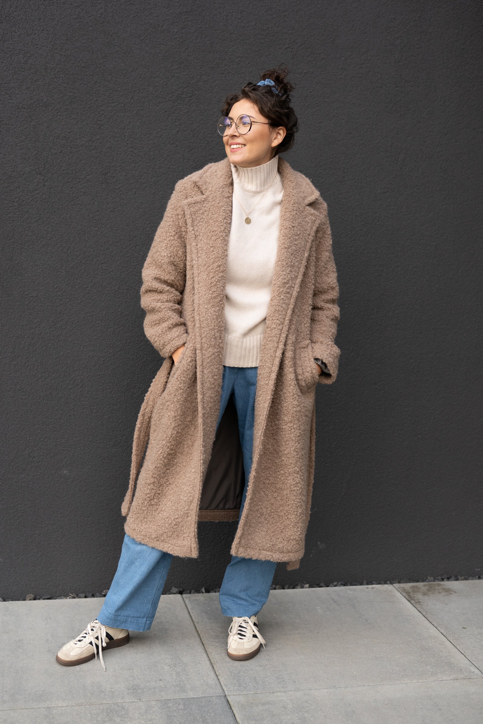 Wełniany płaszcz BUCLE TAUPE