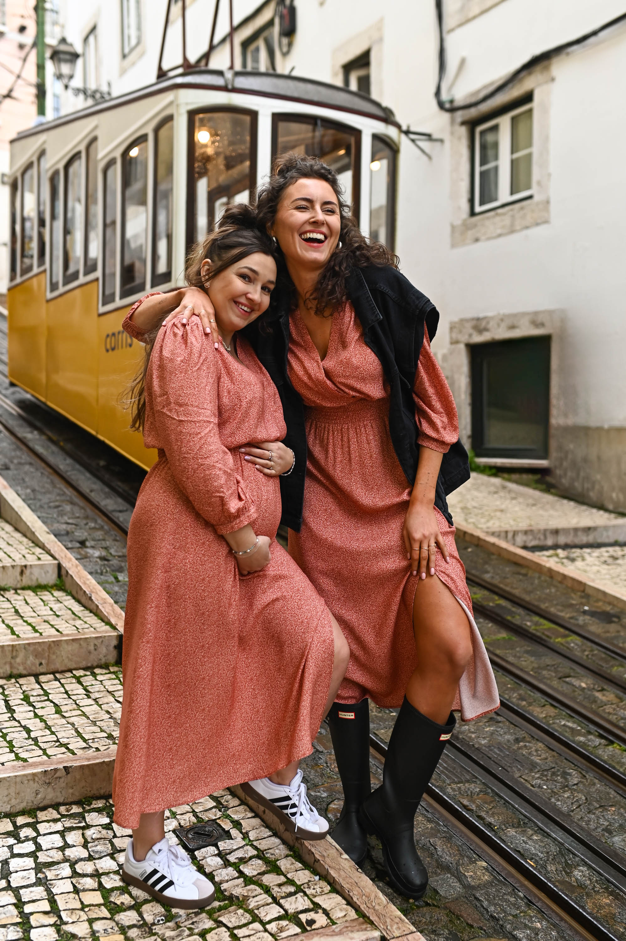 Sukienka SINTRA LEVE