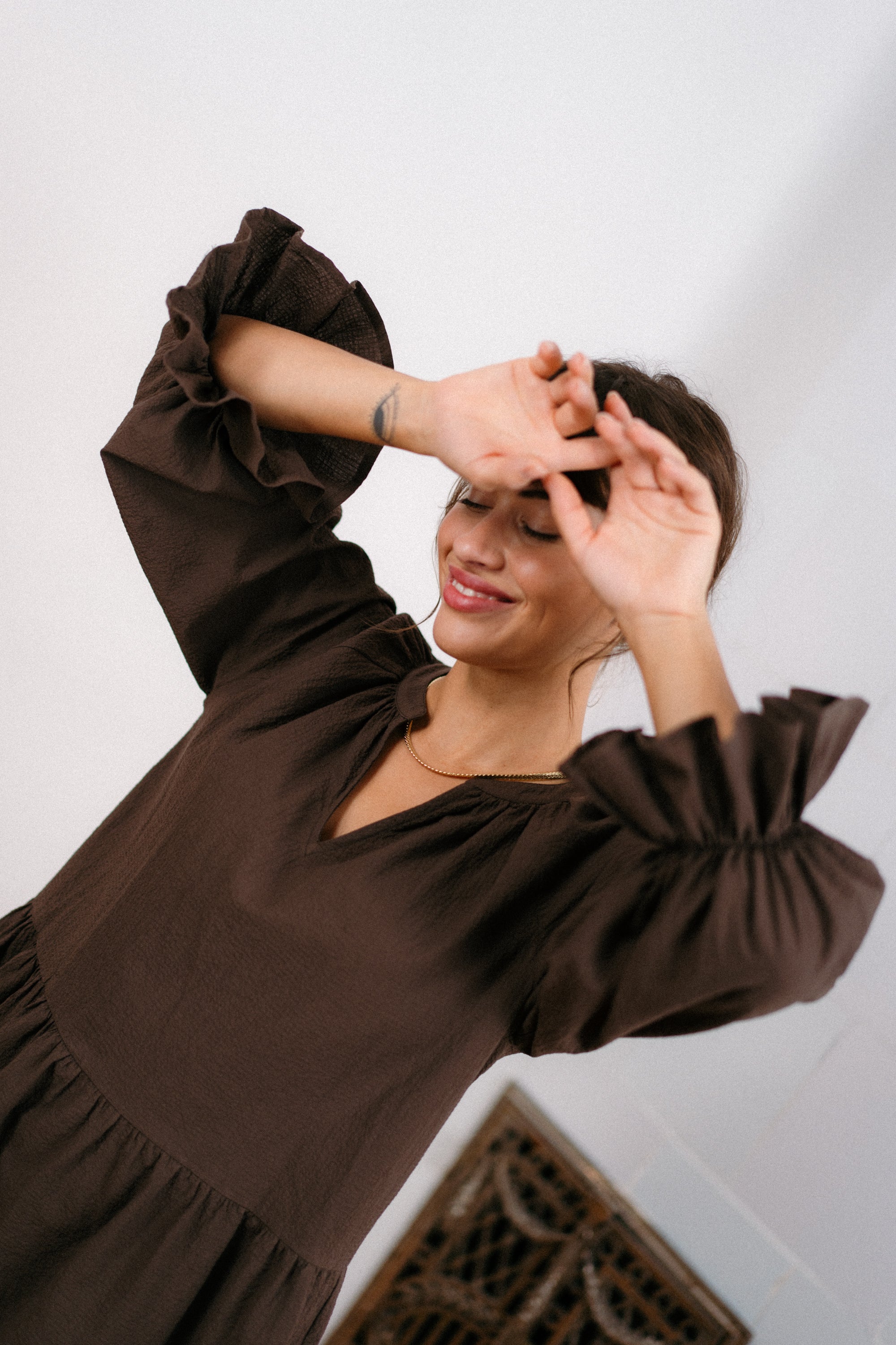 Sukienka LIA MARRÓN