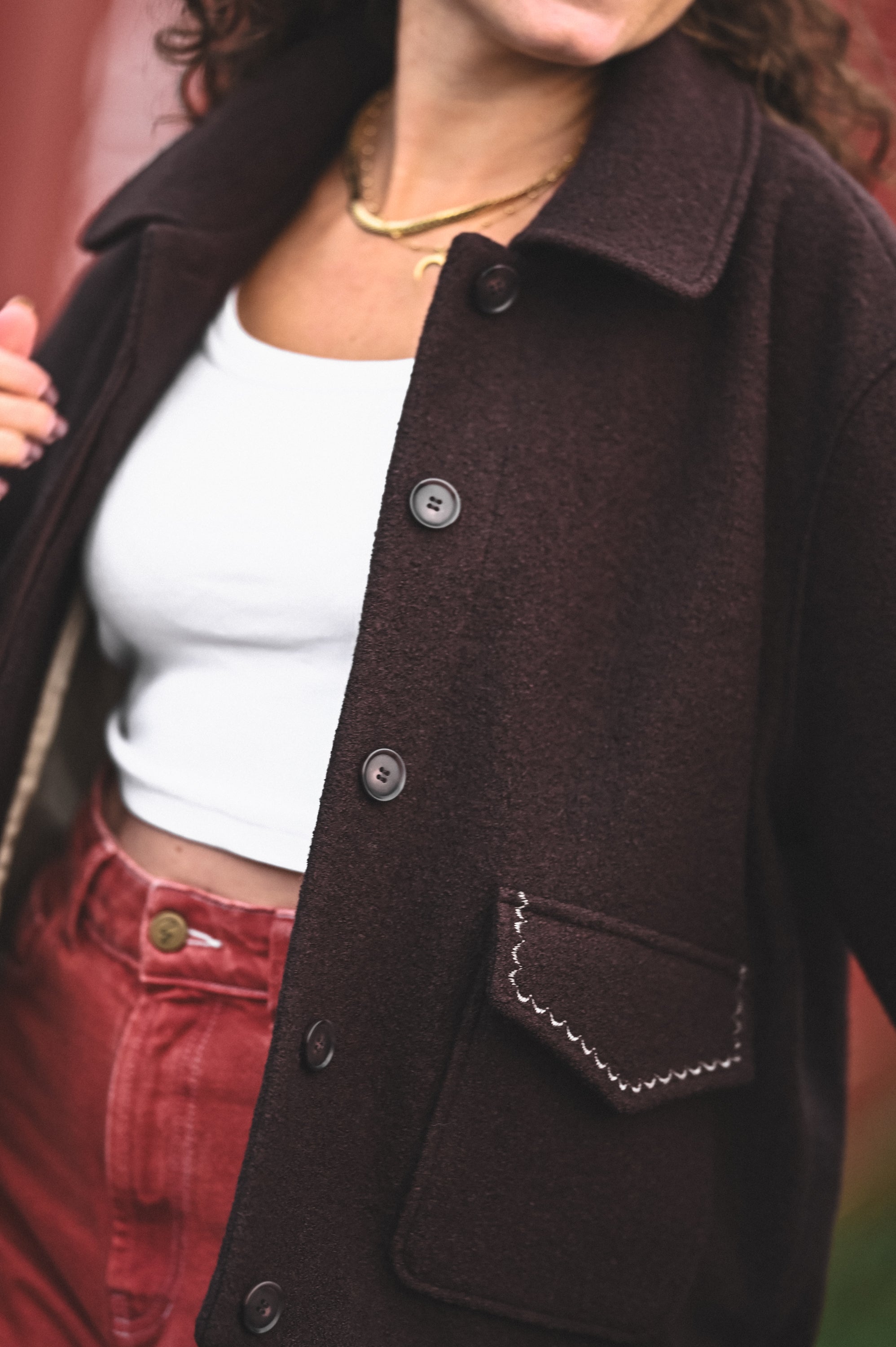 Kurtka z haftowanymi kieszeniami MARRON