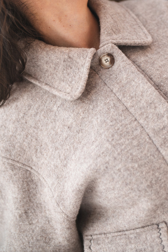 Kurtka VIRGIN WOOL z haftowanymi kieszeniami