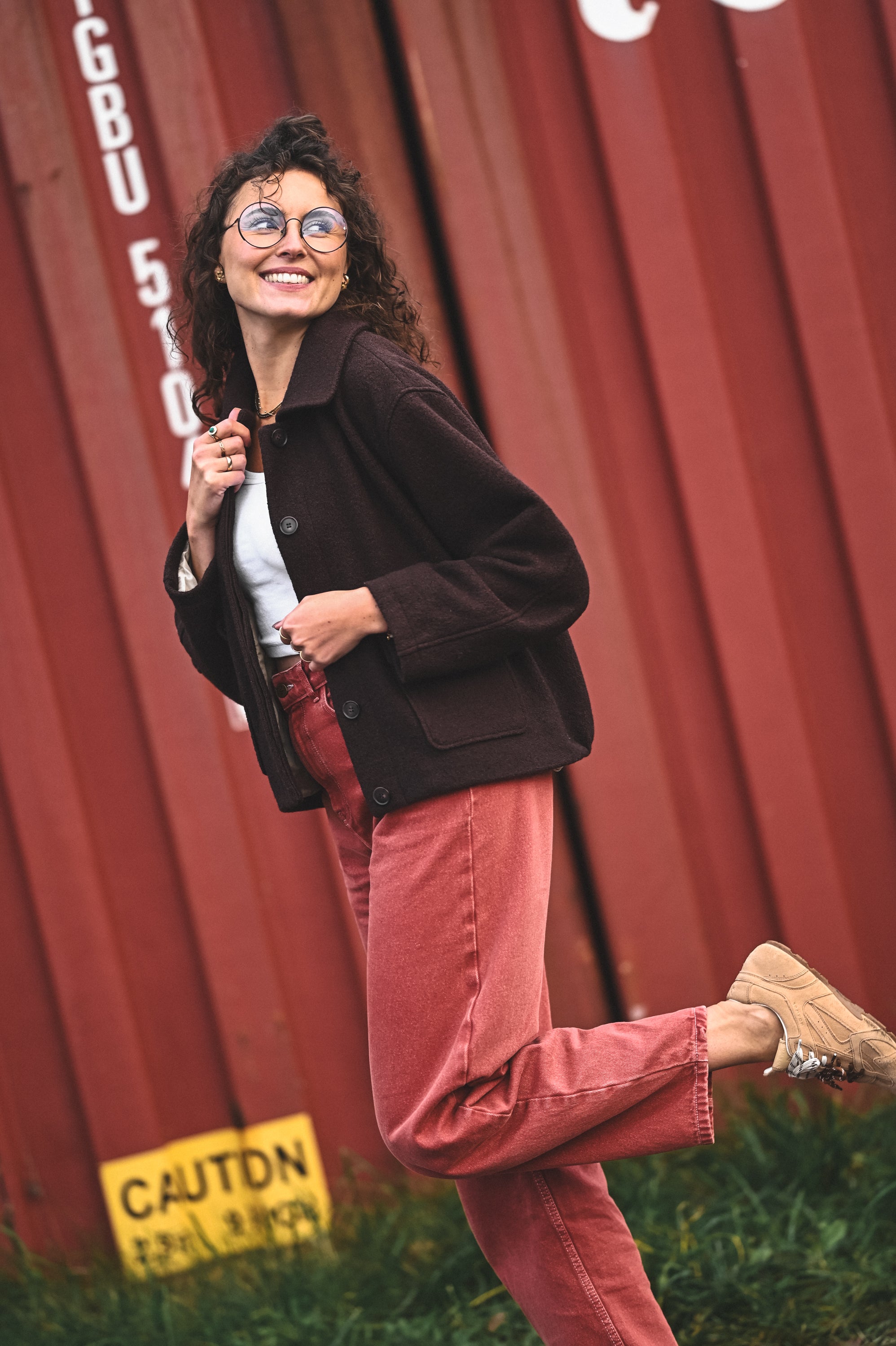 Kurtka z haftowanymi kieszeniami MARRON