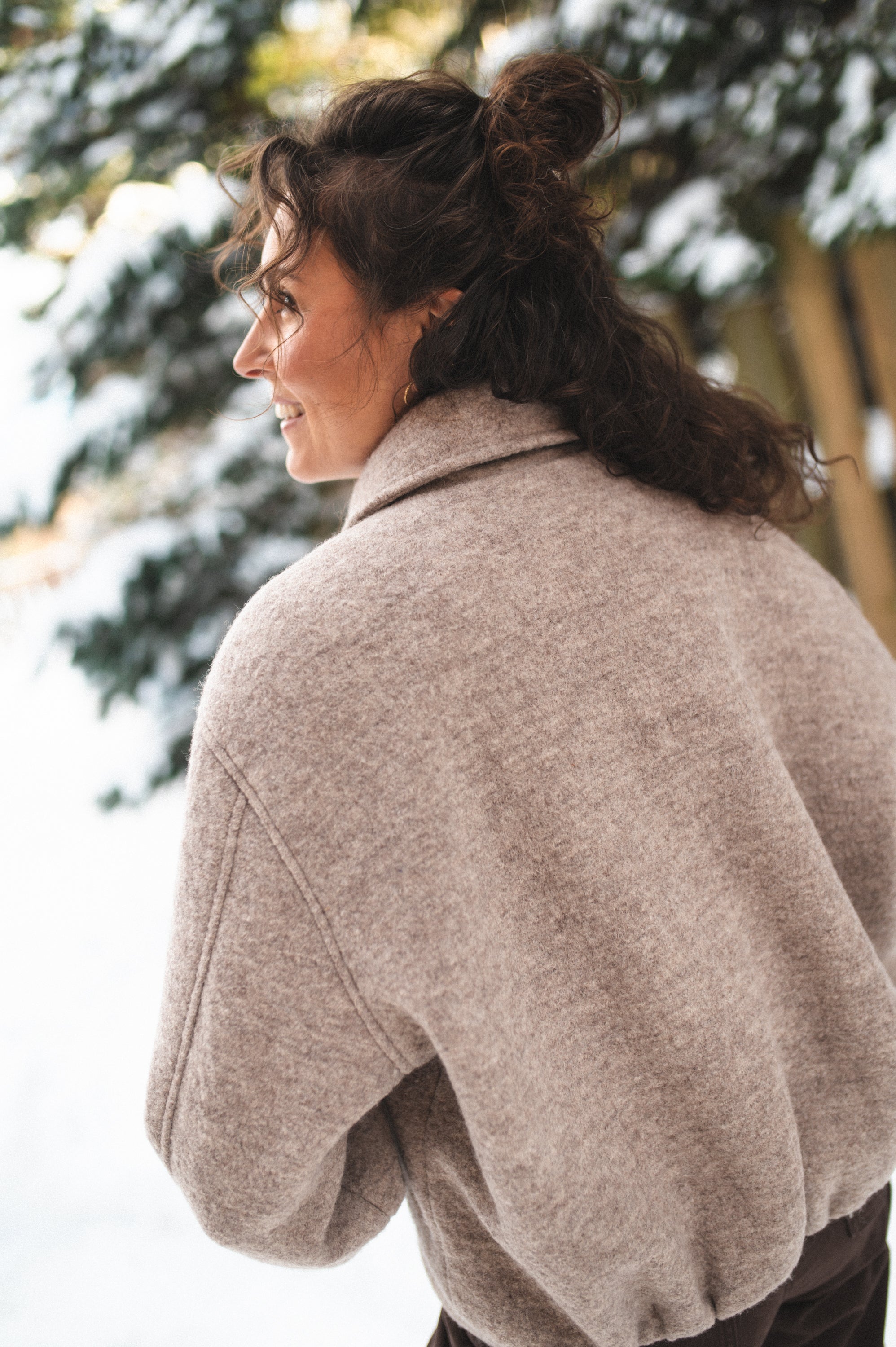 Kurtka VIRGIN WOOL z haftowanymi kieszeniami