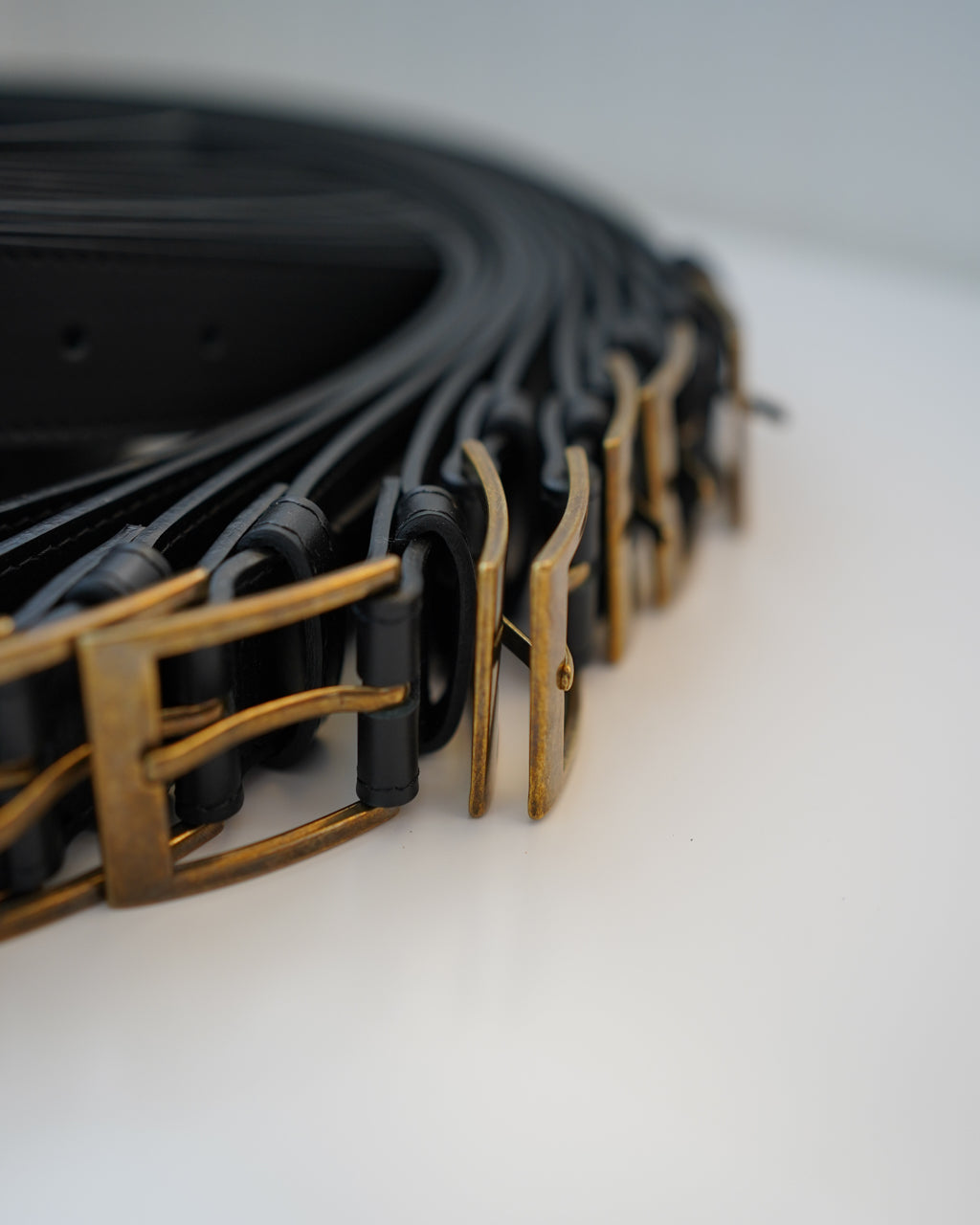 Damski pasek skórzany w kolorze czarnym - TORO NEGRO