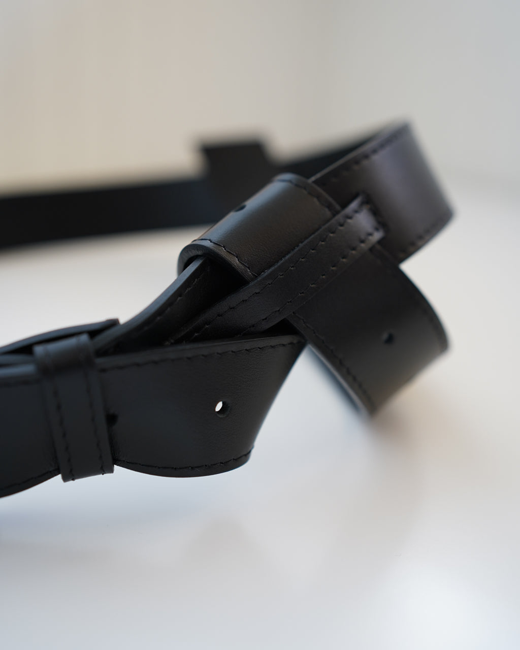 Damski pasek skórzany w kolorze czarnym - TORO NEGRO