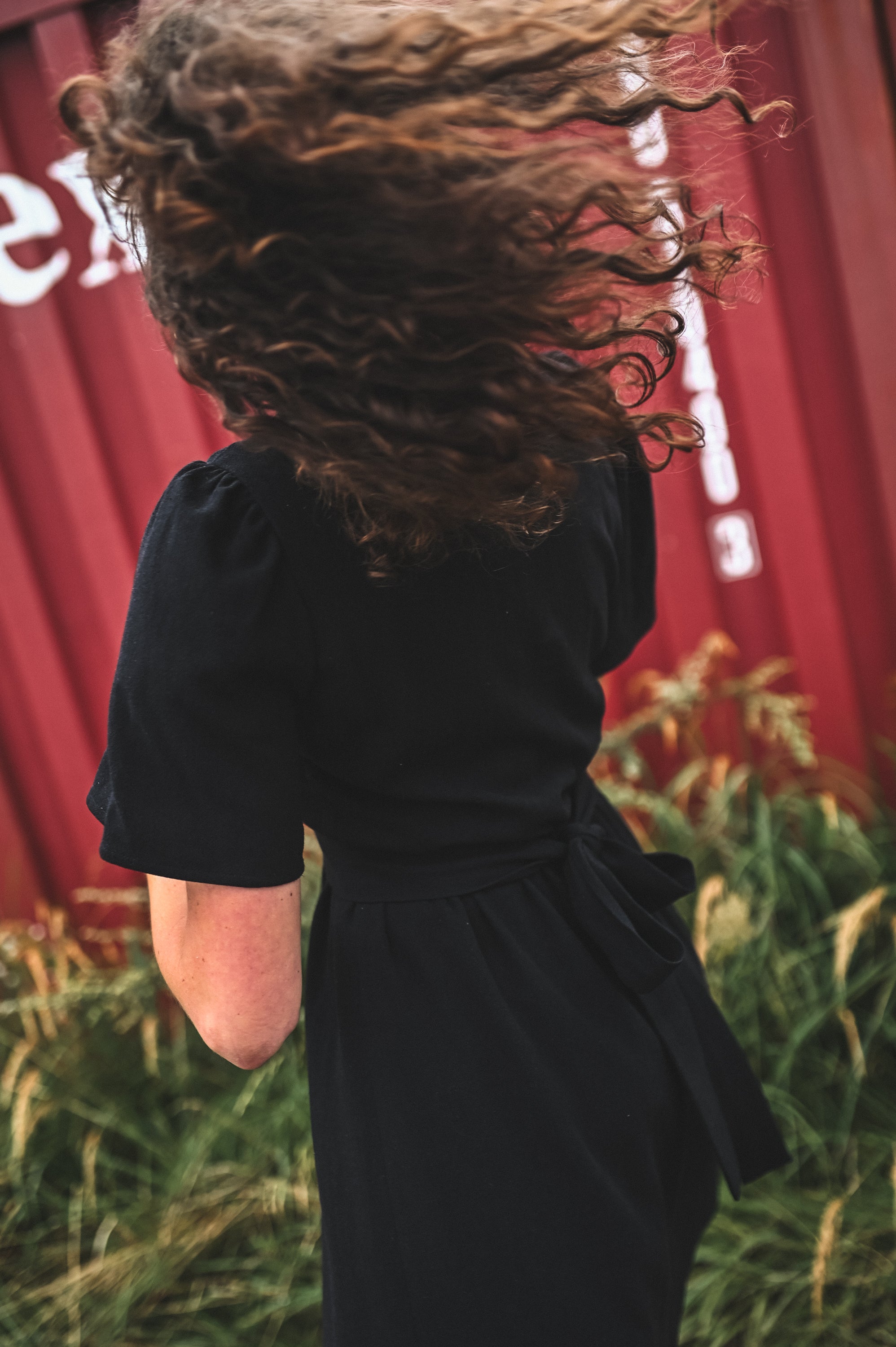 Sukienka DENIA MINI NATURAL NEGRA