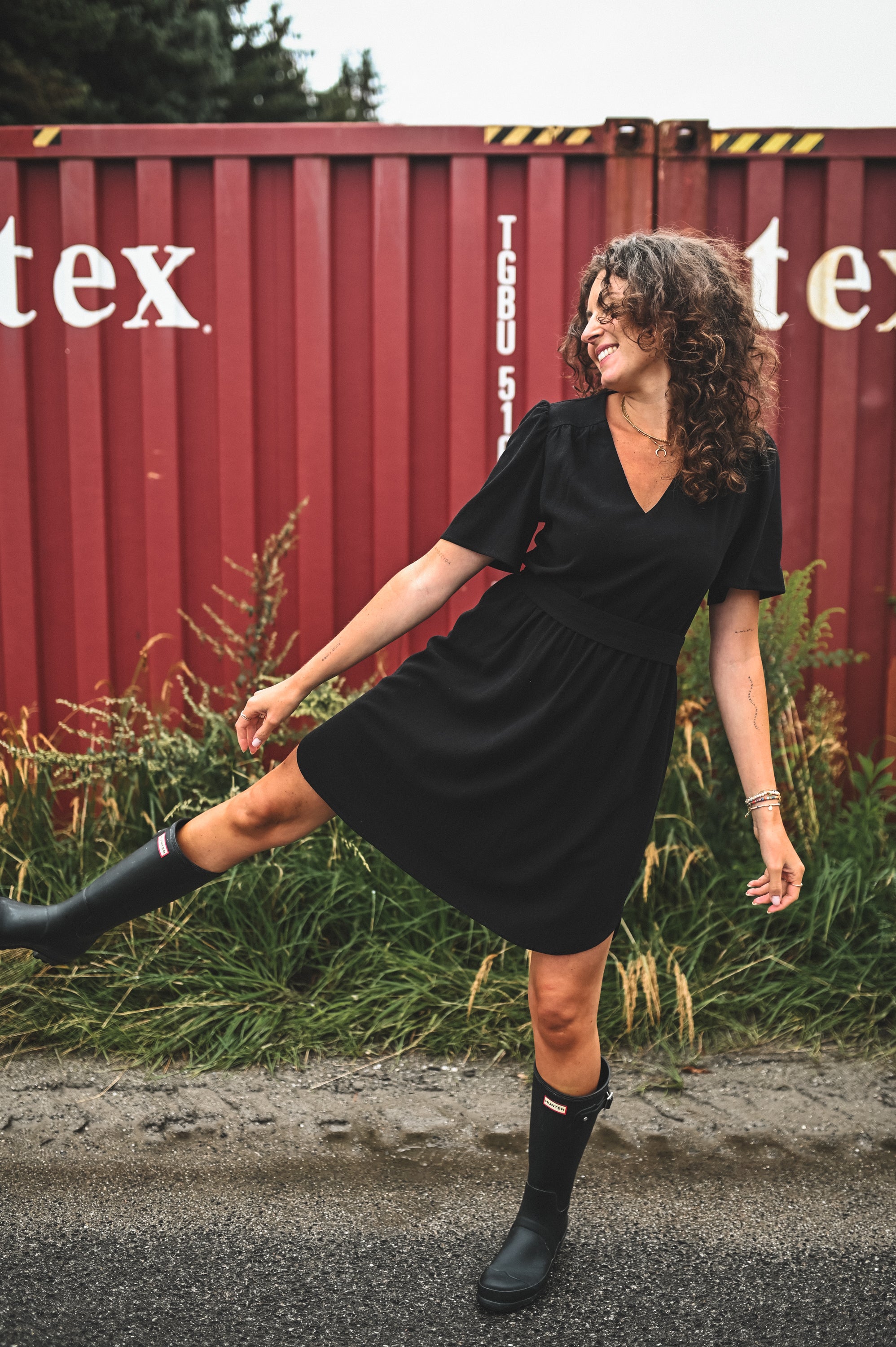 Sukienka DENIA MINI NATURAL NEGRA